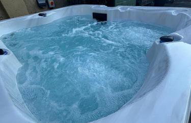 Hot Tub Free Parking 5 Bedroom Large Space - Photo 38