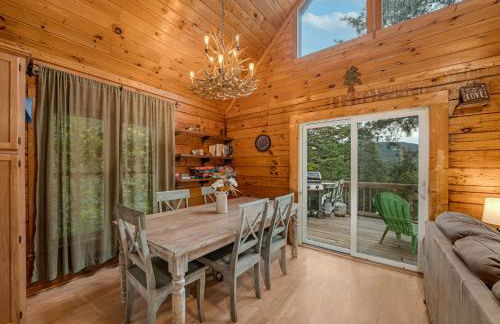 1 bedroom with a loft and hot tub cabin 45 minutes to Asheville - Foto 14
