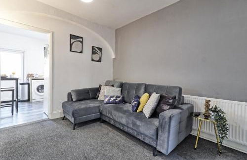 Beautiful Spacious four bedroom house with parking for 2 cars, 5 minute walk to southend station - Foto 1