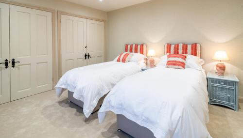 Coachman's House, Maxstoke I Minutes from Birmingham NEC I Perfect for work groups - Foto 2, wardrobe