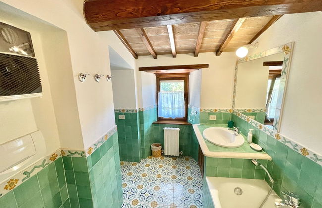 Luxurious Umbrian Retreat for 10 With Private Terrace and Pool - Photo 57