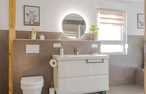 Wunderschöne möblierte Wohnung Neuwertig - Foto 12