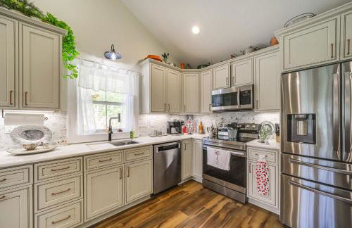 Serene Canton Vacation Rental with Mountain Views - Foto 8