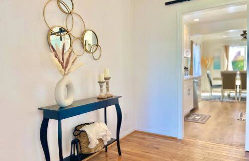 New Charming Spacious Disneyland Pool Home - Photo 49