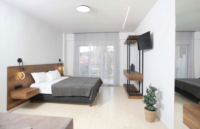 Danae Comfort Living - Photo 12