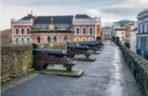 penthouse on the river foyle. foyleview apartments - Foto 22