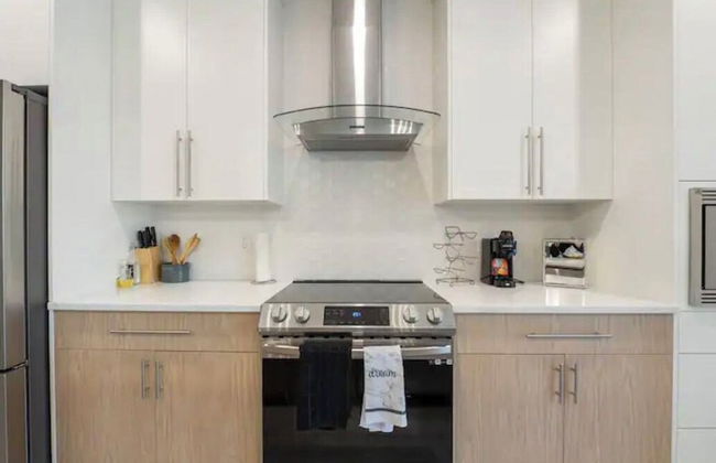 Luxury Modern Home - Livingstone - Photo 12