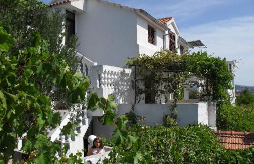 Apartments by the sea Prvic Luka, Prvic - 13845 - Foto 2