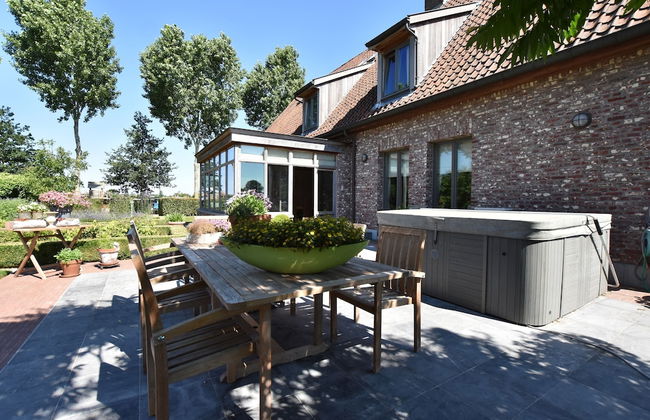 Tasteful Mansion in Lichtervelde with Hot Tub - Photo 22