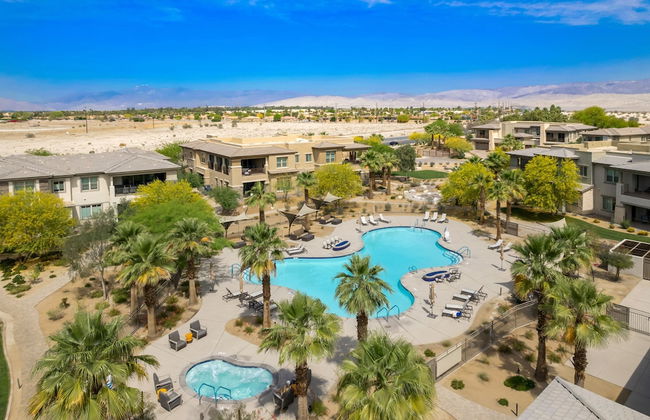 A Luxurious Oasis Experience in Desert Palm - Foto 40