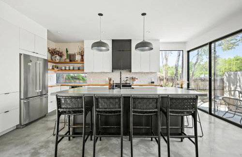 Rooftop Deck, DT City Views, Modern Eastside Oasis - Foto 2