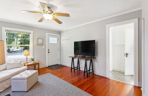 Charming Eugene Retreat Private Hot Tub and Yard! - Photo 6