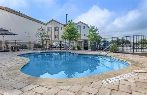 Stylish 1BHK Retreat in City - Photo 21