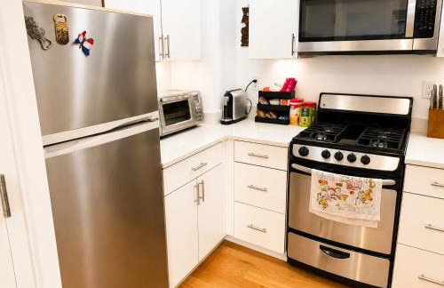 NYC Studio with Private Bathroom & Kitchenette - Photo 22