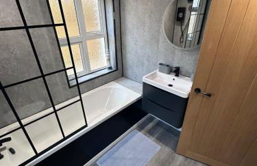 Stunning 2 Bedroom Beach Apartment With Garden - Foto 16