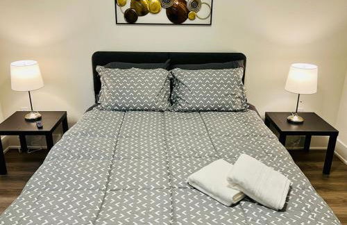 Apt 2 Bedrooms 2 Full Baths FREE Parking & FREE Laundry in Unit - Foto 25