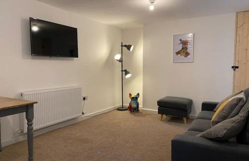 Modern 2 bedroom cottage near Bike Park Wales. - Photo 4