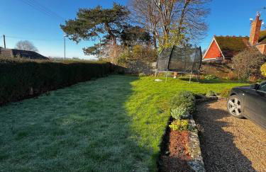 Big Group Bungalow, Sleeps 9, Perfect for Families - Photo 9