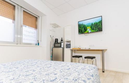 Private room #3 with Queen size, ground floor, AC, 2min to RAB - Foto 7