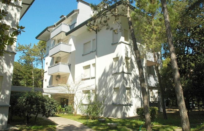 Elegant Retreat With Pool View - Photo 12