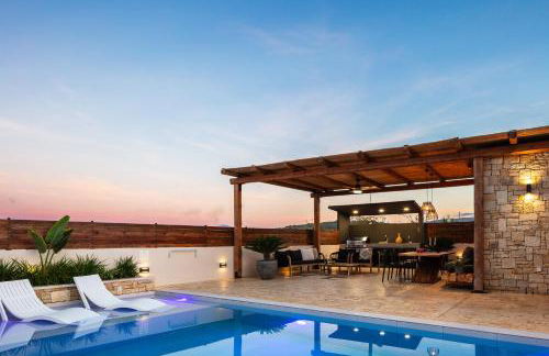 Solis Villa, with Heated Pool & 5 minutes to Beach, By ThinkVilla - Photo 21