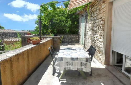 Maison accueillante à Orgnac-l'Aven avec piscine partagée - Foto 11