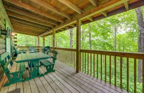 Serene Maggie Valley Retreat with Deck and Hot Tub! - Foto 21