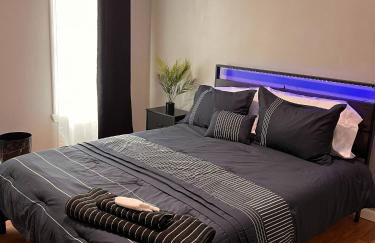 Cozy Modern Home with Large Fenced in Backyard - Foto 6