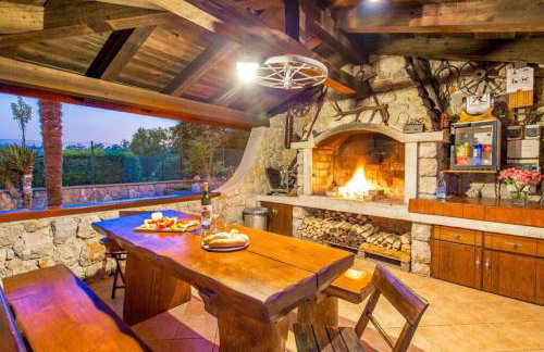 Holiday house with swimming pool - Photo 3