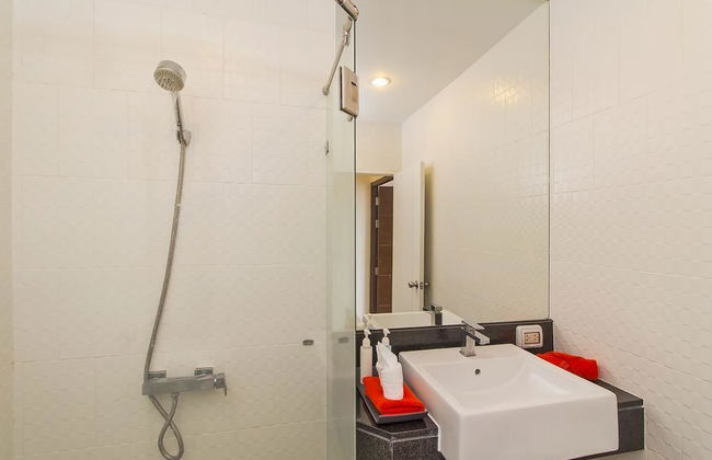 Chic Condo Karon by RESAVA - Photo 17