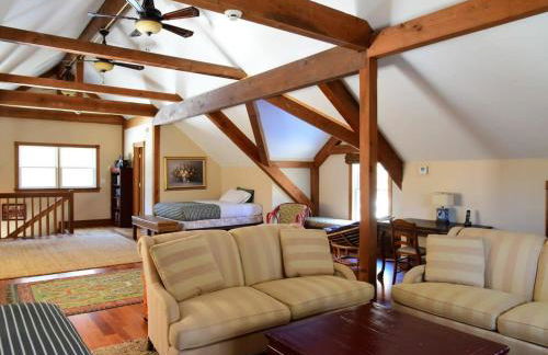 Berkshire Vacation Rentals: Peaceful Post and Beam Loft Sleeps 9 - Foto 33