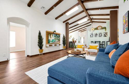 5BR Cottage w Pool & Hot Tub Near Disney - Foto 2