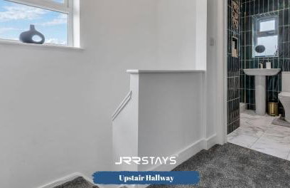 Dudley - Stylish 3 Bedroom Sleeps 6 Wi-Fi - JRR Stays - Foto 31