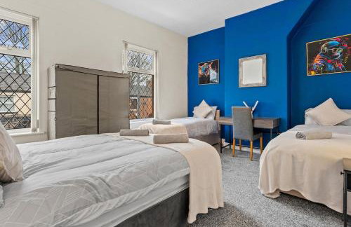 Manchester Contractor House - Fast WiFi - Sleeps 7! - Foto 8
