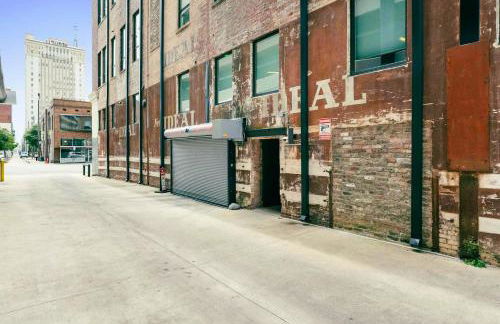 Theatre Retreat 2 Bedroom Loft - 1 Blk from Theatres - Foto 33