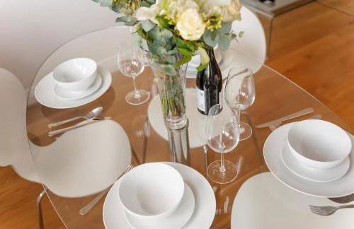 2BR Waterside Flat Parking WiFi Garden & DLR Nearby - Foto 9