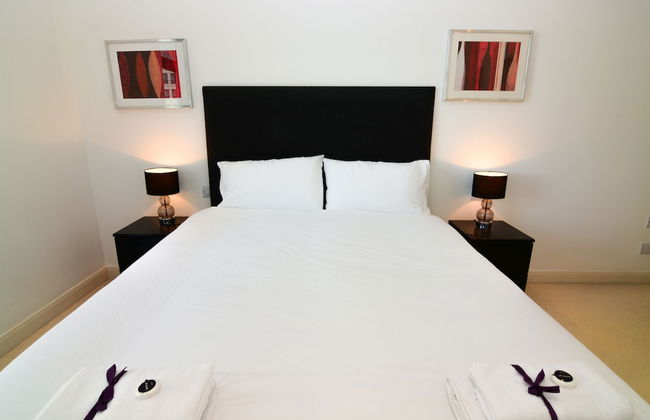 Canary Wharf - Corporate River View Apartments - Photo 13