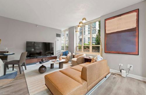 The Bernadin- Designer 3BR City Center with Balcony - Photo 6