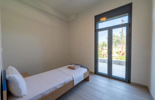 Villa & Stone House with Pool, 10 Mins to Skala Eressos Beach - Foto 62