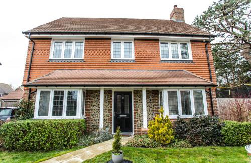 Pine Trees - 4 bed home in The Witterings - Foto 1