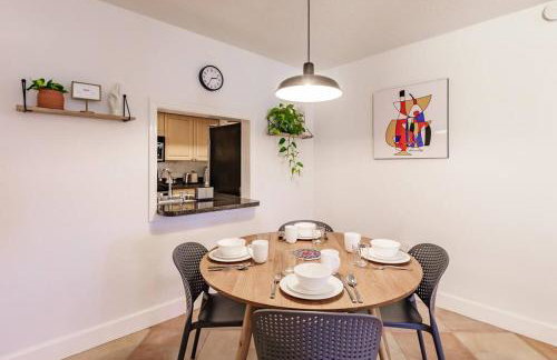 *Eclectic hidden Gem / Tiki Bar and Pool* - Foto 9