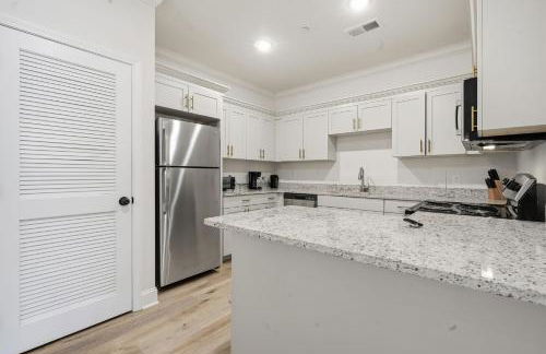 Stylish 2BR2BA Stay Open Layout - Foto 18