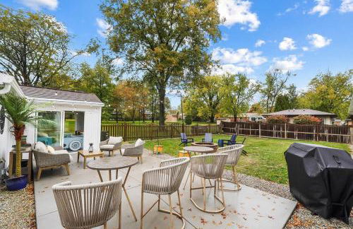 The Sleepy Tiki - game room, tiki lounge, firepit - Foto 66