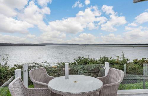 Bay View 2-Bed Lodge with Glorious Harbour View and Balcony - Photo 28