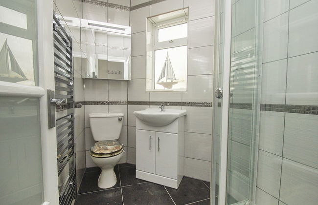 Between Piers Central by Brighton Holiday Lets - Photo 9