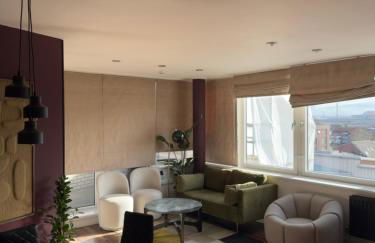 Modern 2 Bedroom Penthouse with Balcony & Parking - Foto 1