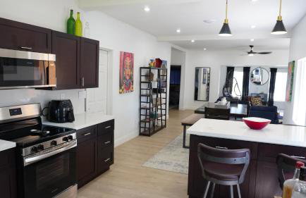 Charming Historic Home with Modern Comforts - Foto 10