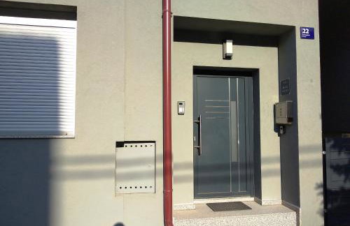 GAG Apartment in TRAM zone with FREE PARKING in front of the house - Photo 4