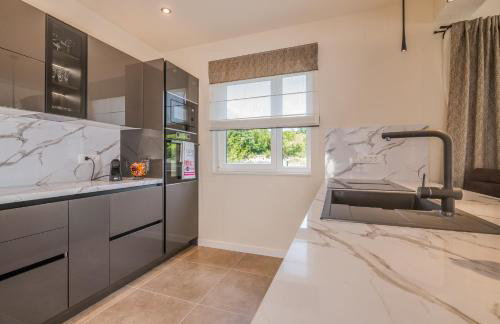 Villa surrounded by nature - Photo 27