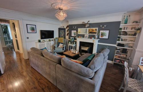 Unique seafront 2 bedroom 2 bathroom apartment - Foto 6